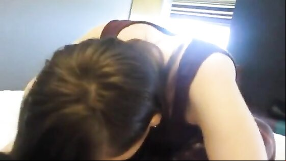 Brunette babe gives a delicious blowjob